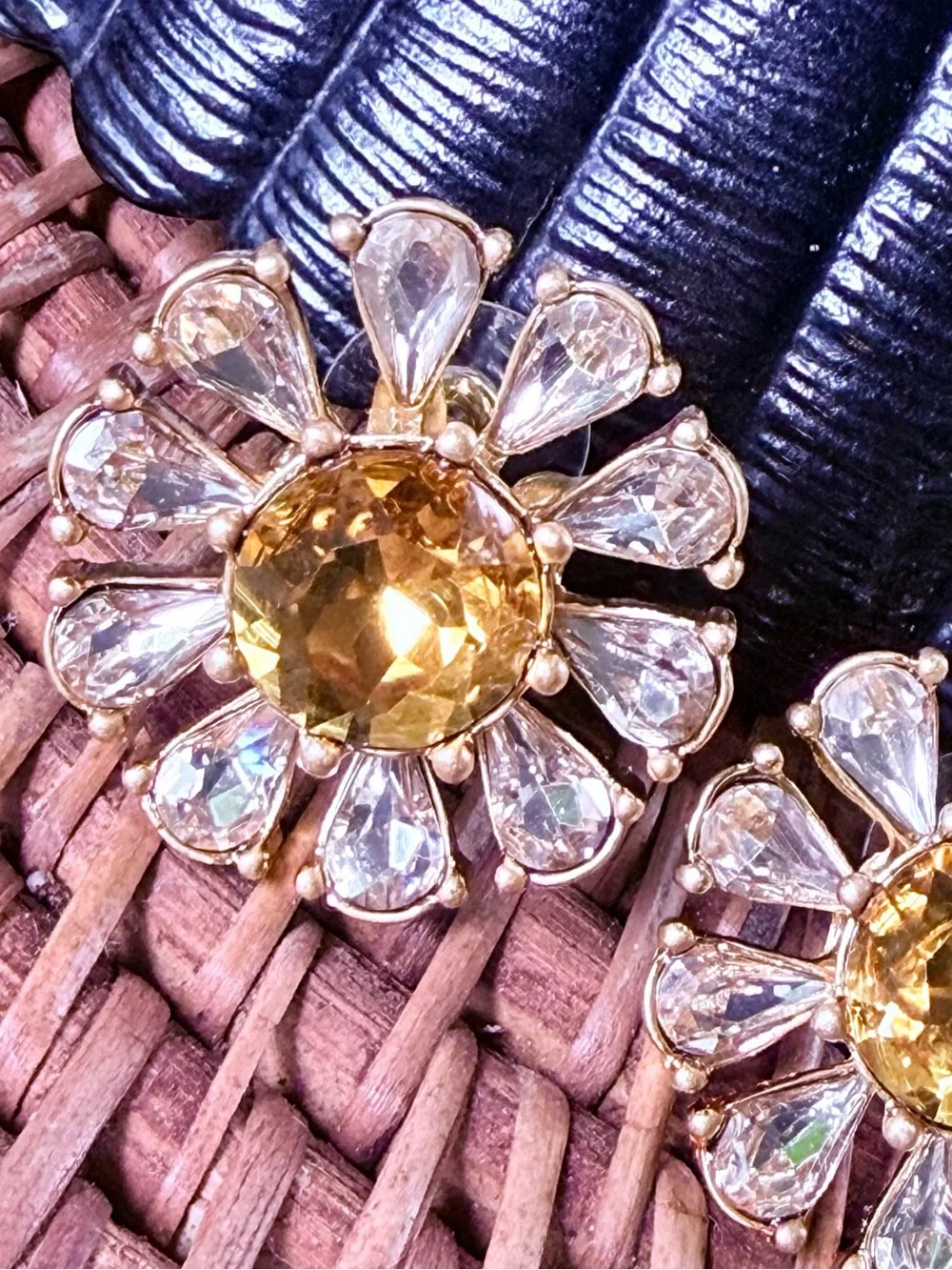OSCAR DE LA RENTA FLOWER EARRINGS Gold/Citrine Crystal Daisy Stud Post
